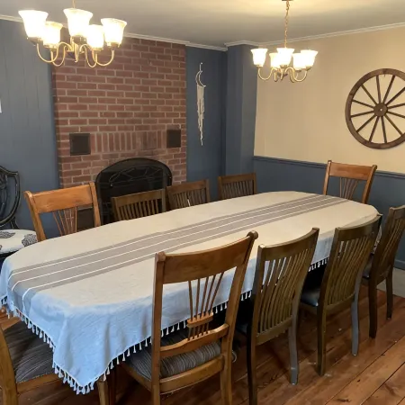 Mountain View Farmhouse, pool/hot tub, fire pit, 4 seasons porch, game room