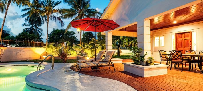 4-bedroom House with private Pool - walking distance to Baha Mar and Beach Ξενοδοχεία στην πόλη Νασάου