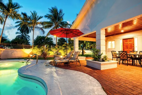4-bedroom House with private Pool - walking distance to Baha Mar and Beach - 4つ星
