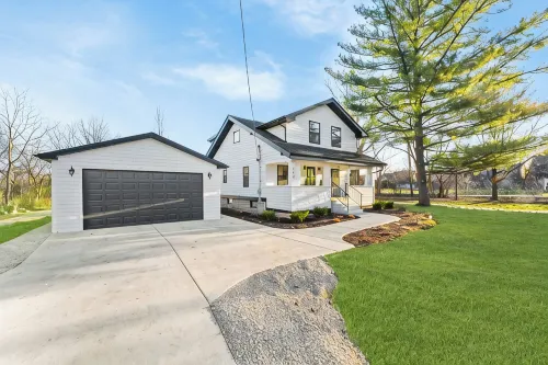 French Country Cottage in lovely Glen Ellyn! - 5 ดาว