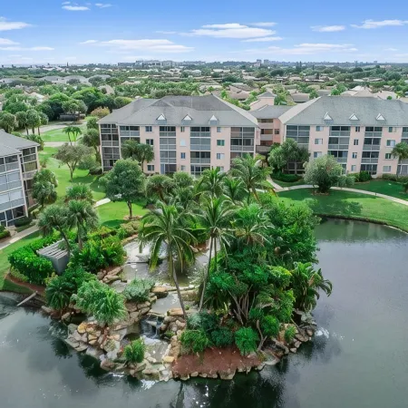 2/2 Condo Steps from the Beach