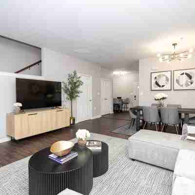 Spacious DC Townhome Others
