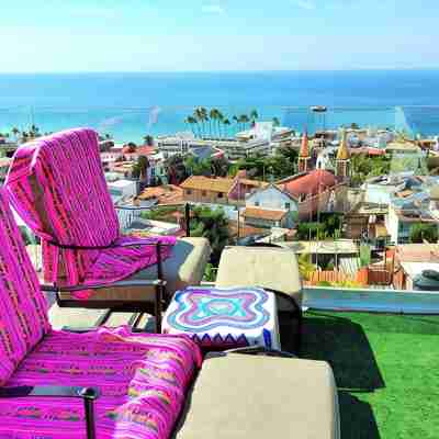 Sunsets + Ocean View Condo with WiFi, A/C, RoofTop, steps to Malecon and Beach Others