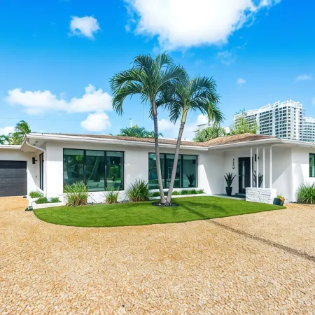 Yacht Harbor Oasis: Beach Bliss with Private Pool
