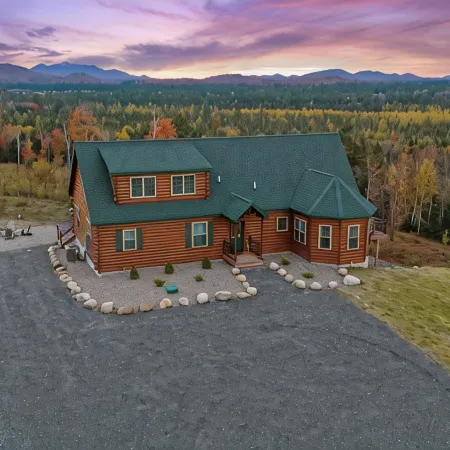 MtnView+Hottub+Lg Outdoor Area