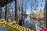 Beautiful Lake Front Log Cabin with Dock - 3-Star