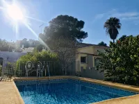 Detached house with private pool, completely fenced, close to the beach
