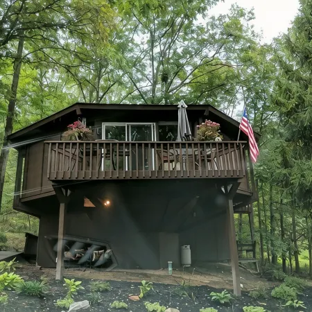 Round Cabin - 5 min to Bedford - Deck - Hike- Golf - Across Omni Bedford Springs