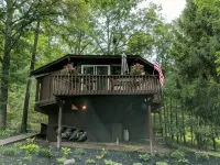 Round Cabin - 5 min to Bedford - Deck - Hike- Golf - Across Omni Bedford Springs