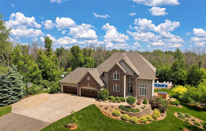 Lux Retreat 5 Acres- Pool/Hot Tub/Tiki Bar/Fire Pit/Game Room- Great for Groups!