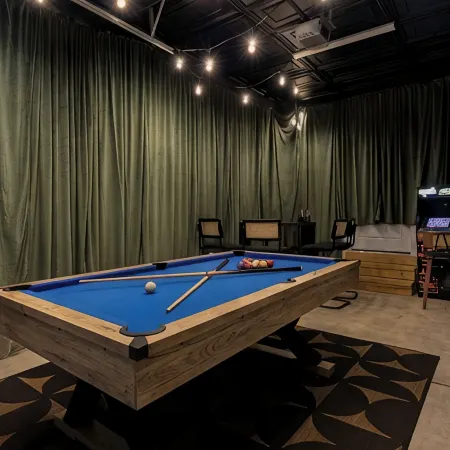 Boho Luxe Stay Game Room, Fire Pit & Playground