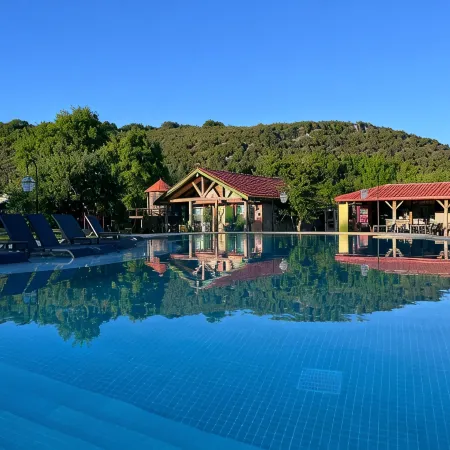 Dachas Cove Hotel