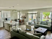 Wine Country Home w/ Hot Tub & Views | Vino Villa Hotels in Oliver