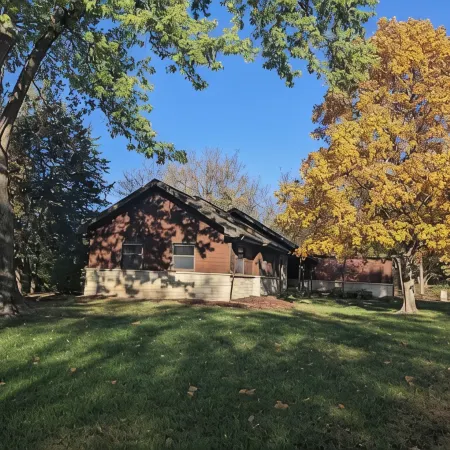 Walk to K-State, Sleeps 12, Pool Table, Hot Tub, 28-60 Nights Stays Are Welcome!