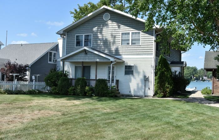 Nautical 5 Bedroom 5 Bathroom Home on Diamond Lake