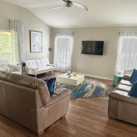 Village of Mallory, Close to Sumter Landing Sq. 3BD, 2Bath with Gas Golf Cart.