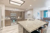Spacious 5-Bedroom home w/ Pool & Hot Tub - บังกะโล