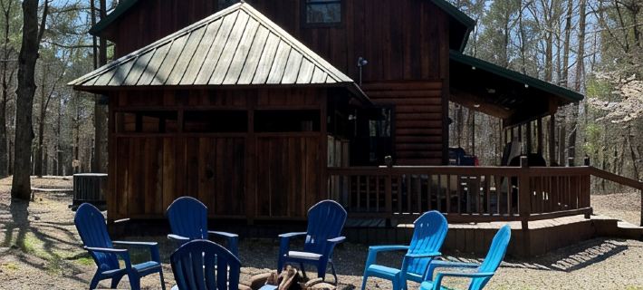 Excellent location! Water view from porch, short drive to Lake and Beavers Bend! Hotels in Broken Bow