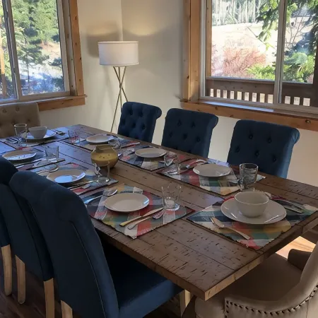 Modern Day Luxury Cabin Living! 4 Bed/4Bath, Hot Tub, 5 Acres, 15 Min to Lvnwrth