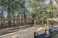 LAKEFRONT Bliss FLAT to water: Spacious home with Game Room, Sleeps 15 Guests!