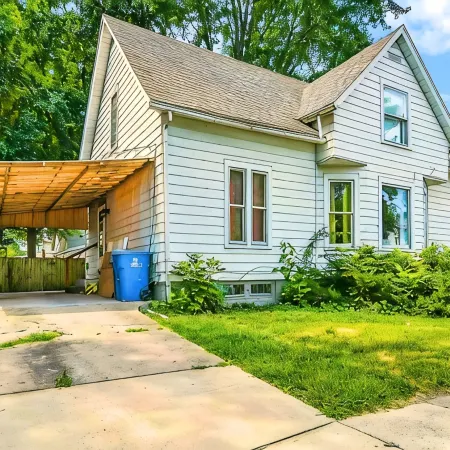 Historic Bungalow: For Groups & Families Sleeps 11