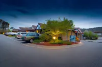 Blazing Stump Motel & Suites - parking