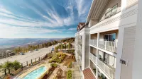 Seneca Lodge in Snowshoe Village - Steps to Ski Slopes