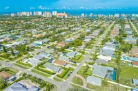 Sea Breeze Paradise - Walk to Vanderbilt Beach and Mercato, Heated Pool Home - 3 estrellas