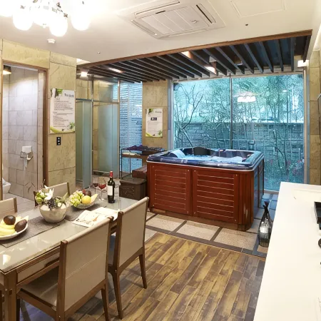 Damyang Queens Castle Spa Pension & Glamping
