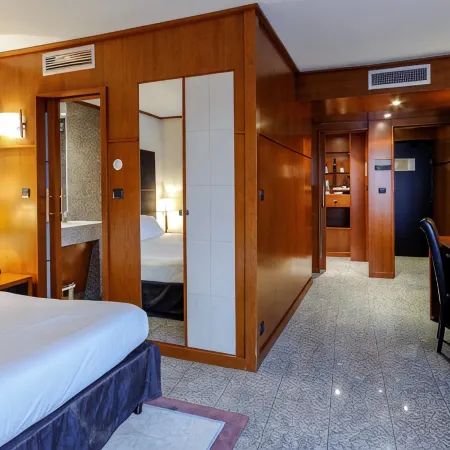 Goldstar Apartments & Suites