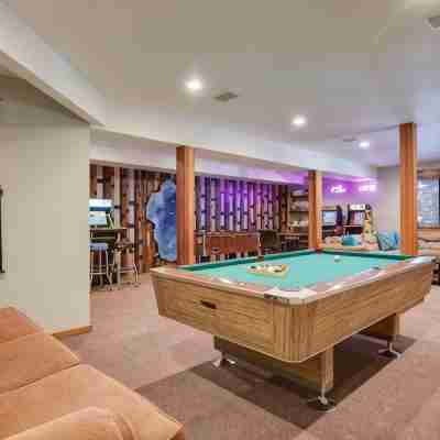 Luna Cabin - 5BR Hot Tub A/C Game Room EV Charger by Zen Living Fitness & Recreational Facilities