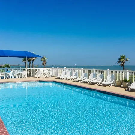 Waterfront, Romantic, Views, Pool/Hot tub, Kitchen, 2 TVs, Fishing Pier, WIFI