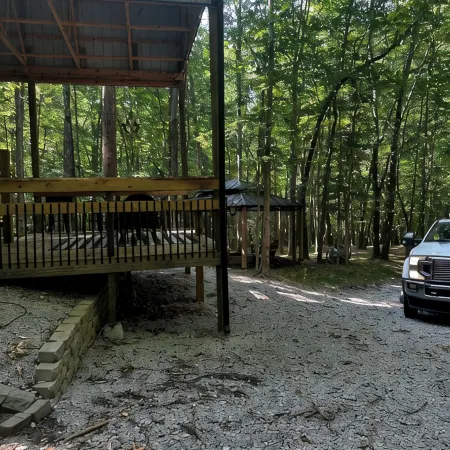 Cozy 2-bedroom RV 1.5 miles from Wolf Creek Marina, Lake Cumberland KY