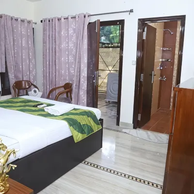 Fortune Home Sarita Vihar Near Apollo Отели рядом с достопримечательностью «Храм Чаттарпур»