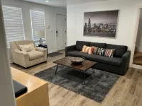 The Original Wrigleyville Coach House- Private 2 Story House in Heart of City - Bungalows