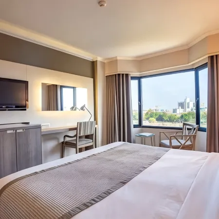 The Grand Riverside Hotel