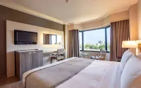 The Grand Riverside Hotel