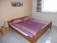 Bungalow with apartment in a quiet location and large pool - Wi-Fi