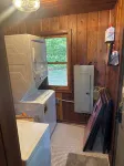Cabin on lake . Pet friendly