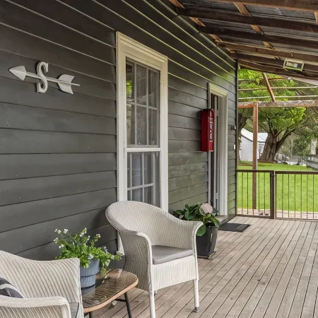 Historic country cottage on beautiful estate minutes from Bowral and Mittagong