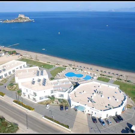 Royal Bay Отели рядом с достопримечательностью «Милотопи»
