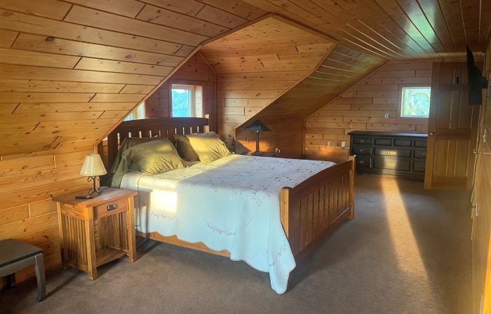 Charming & Cozy Spacious Farmhouse with Beautiful Views & Near Lakes and Trails!