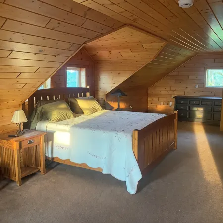 Charming & Cozy Spacious Farmhouse with Beautiful Views & Near Lakes and Trails!