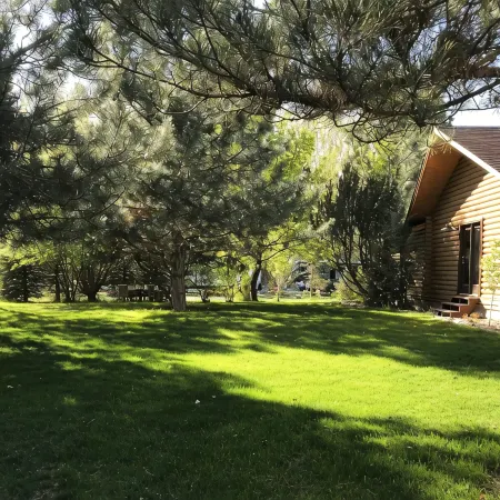 Peaceful & Beautiful Idaho Log Lodge w/ Activities