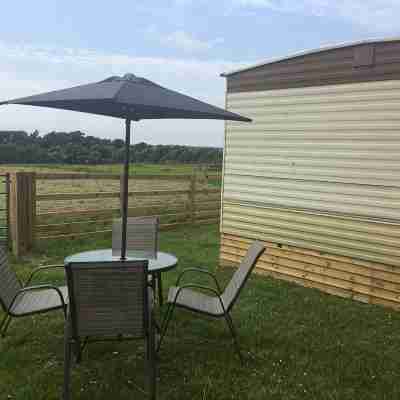 Peaceful Countryside Caravan Near Rhosneigr, Anglesey Hotel Exterior