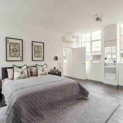 The Soho Sophisticate | Luxury Spacious 3-Bed Loft with AC Sleeps 6 Rooms