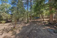 Central Heat & Air, WiFi, Wall Mural and Fully Fenced Minutes from Downtown