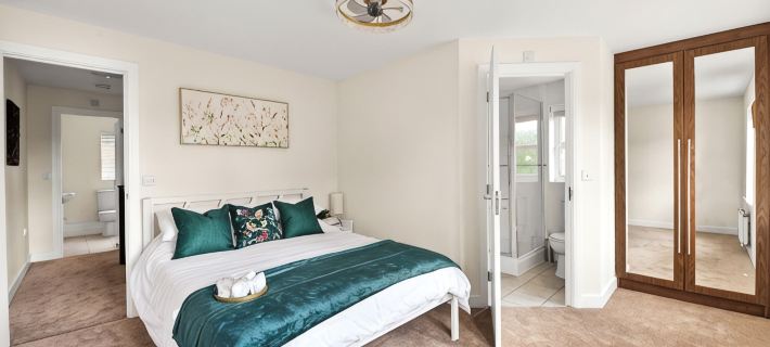 Radiant Retreat Ideal for LegoLand, Windsor, & LHR Hotels in Slough