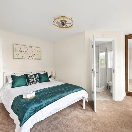 Radiant Retreat Ideal for LegoLand, Windsor, & LHR