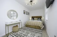 Stunning modern space in Hove & free parking. - 4-Star